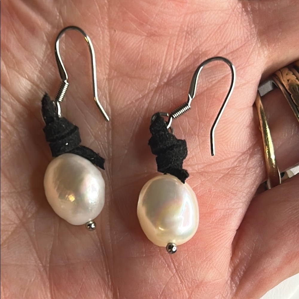 🍒Sasspurilla Pearl Drop Earrings🍒